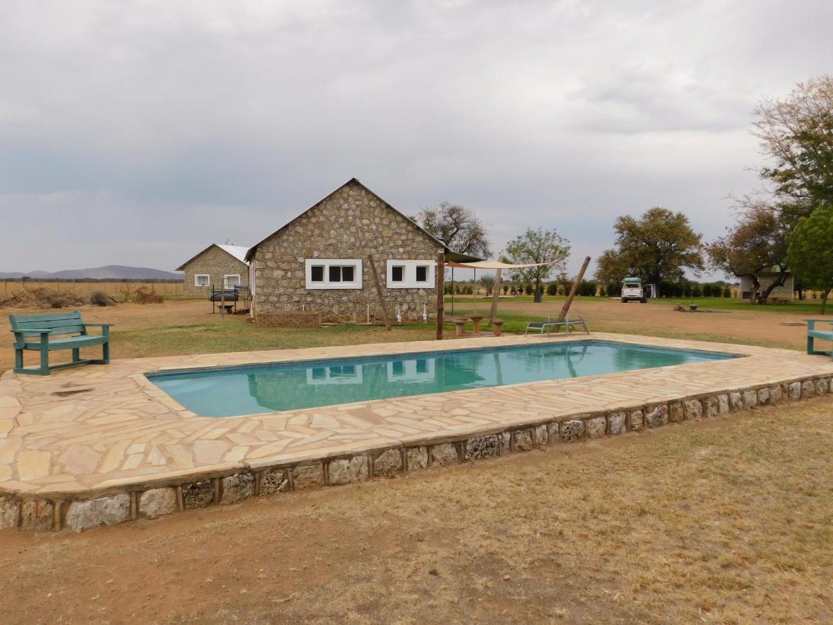 Hotel Meteorite Rest Camp Grootfontein Exterior foto
