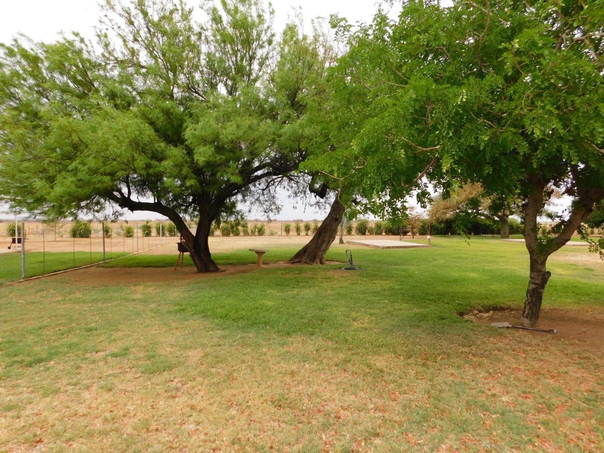 Hotel Meteorite Rest Camp Grootfontein Exterior foto